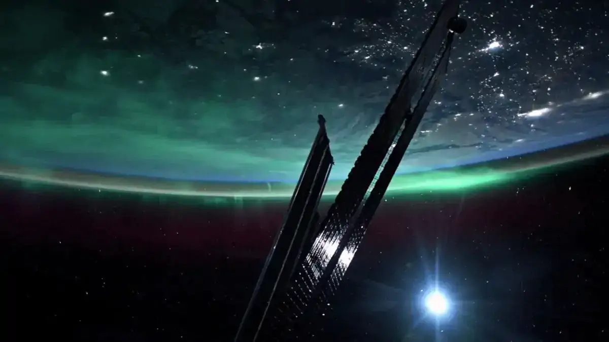 Astronaut tweets 'absolutely unreal' images of an Aurora from space